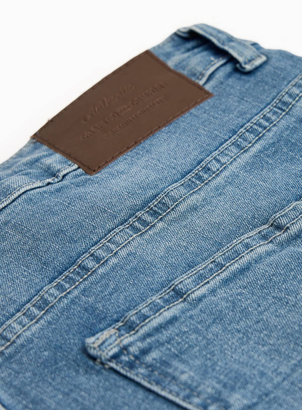 Light Denim Mid Rise Straight Leg Jeans 32R - Image 4
